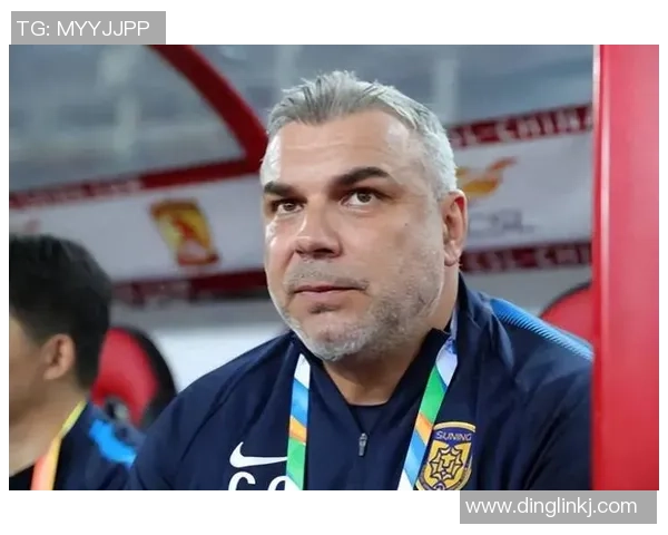 智利足球明星索萨的传奇旅程与辉煌成就回顾